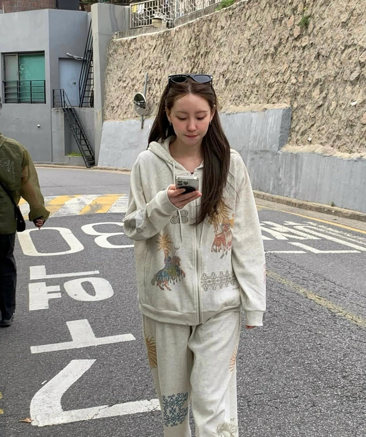Jennie Collaborated Streetwear - Streetwear Brand Collaborations recension och pris